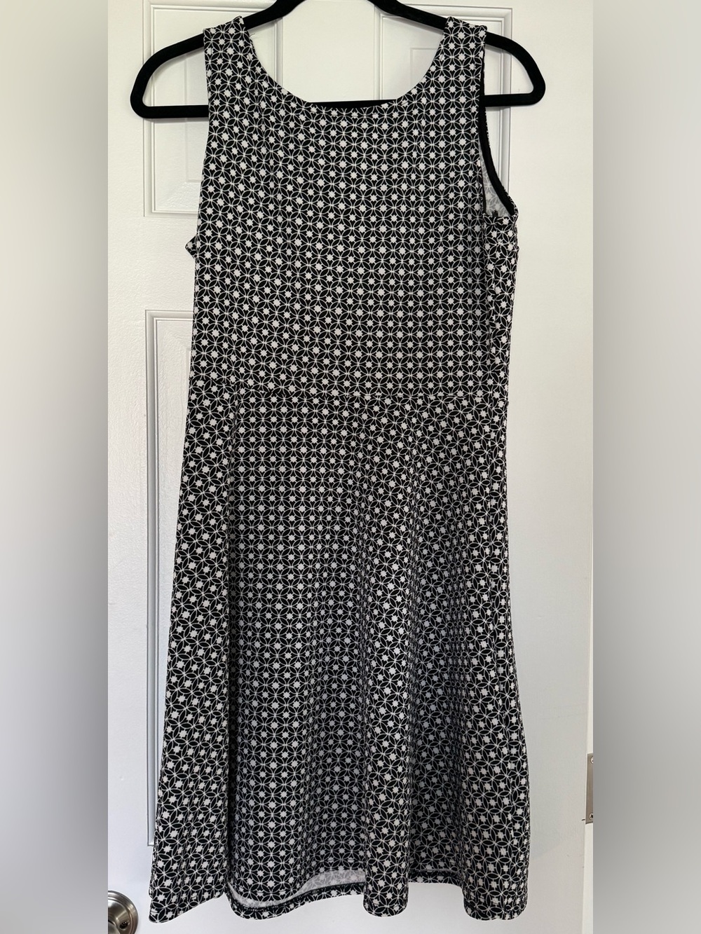 Kaileigh Black White Geometric Fit & Flare Midi Dress Size L Strappy Back